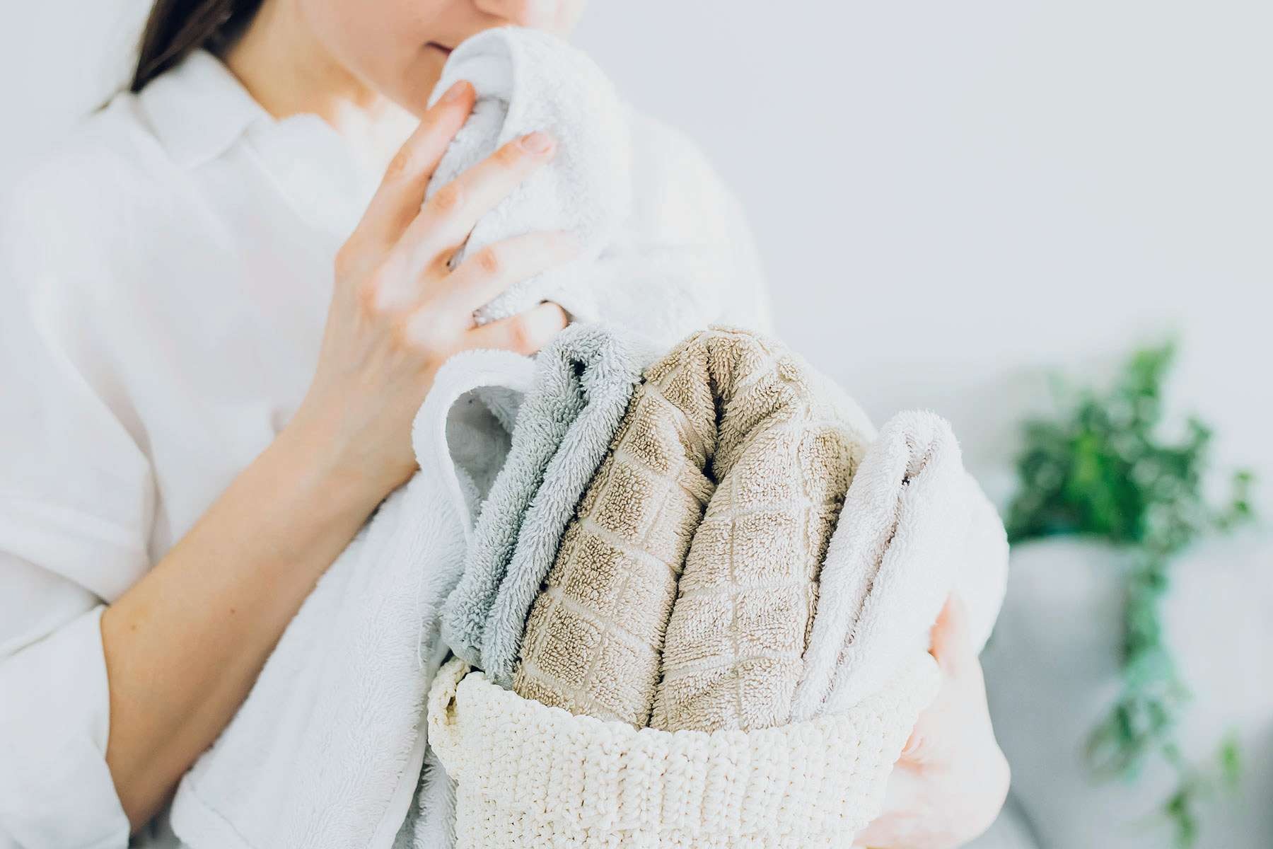 Easy Ways to Stop Washroom Towels from Getting Smelly